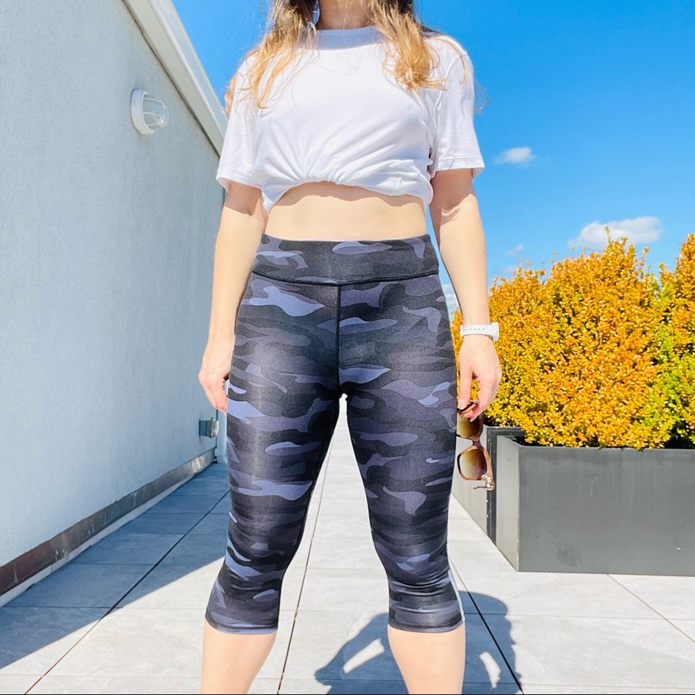 Andrew Marc NY Camo Leggings Pants Performance Crop - Picture 10 of 16